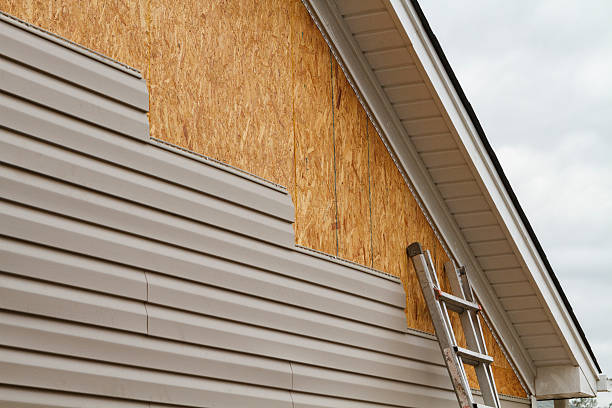 Professional Vinyl Siding technician working in Thorndale, PA